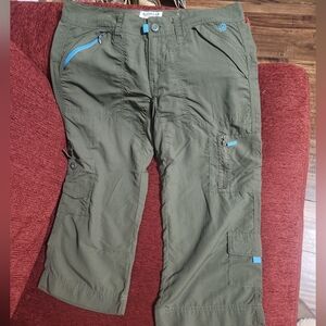 👖3 for $12 Magellan women's Capri pants